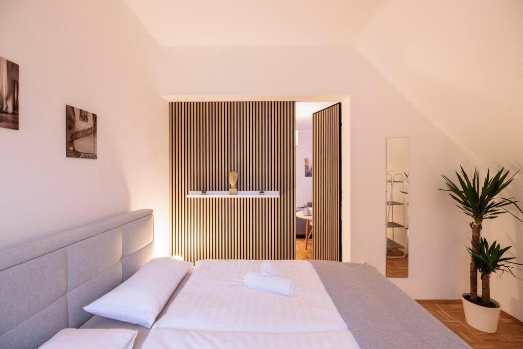 Geraeumige Und Ruhige Am Kanal Apartment *